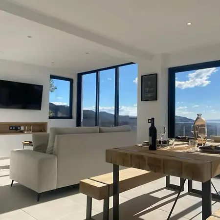Modern House With View In El Mas Fumats Holiday home